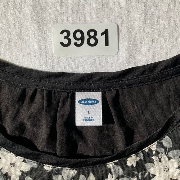 Old Navy Women Blouse size L Floral Black & White ShortSleeve Glossy Back - Picture 5 of 8